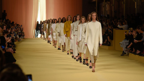 Показ женской одежды весна-лето 2015. Hermes