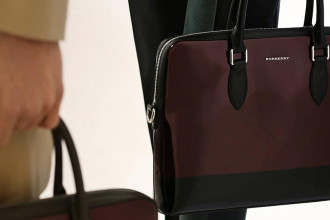 Показ Burberry весна-лето 2016