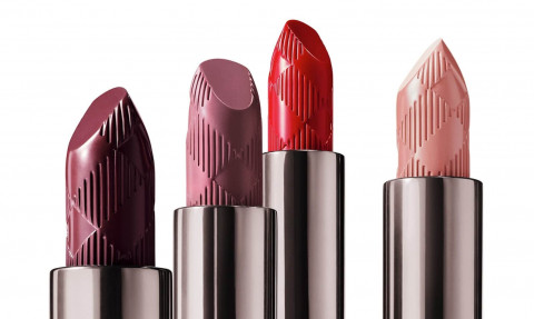 Помада Burberry Kisses