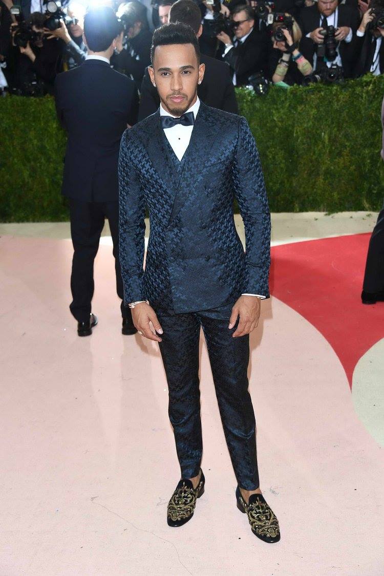 Lewis Hamilton в костюме Dolce&Gabbana