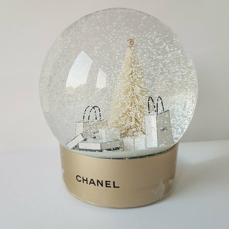 Chanel Snow Globe — Christmas tree